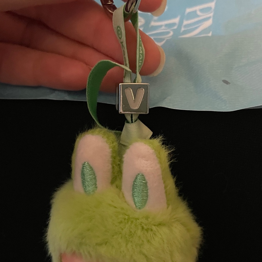 SALE-Pop Mart Pin For Love Labubu- Confirmed V - Picture 3 of 7